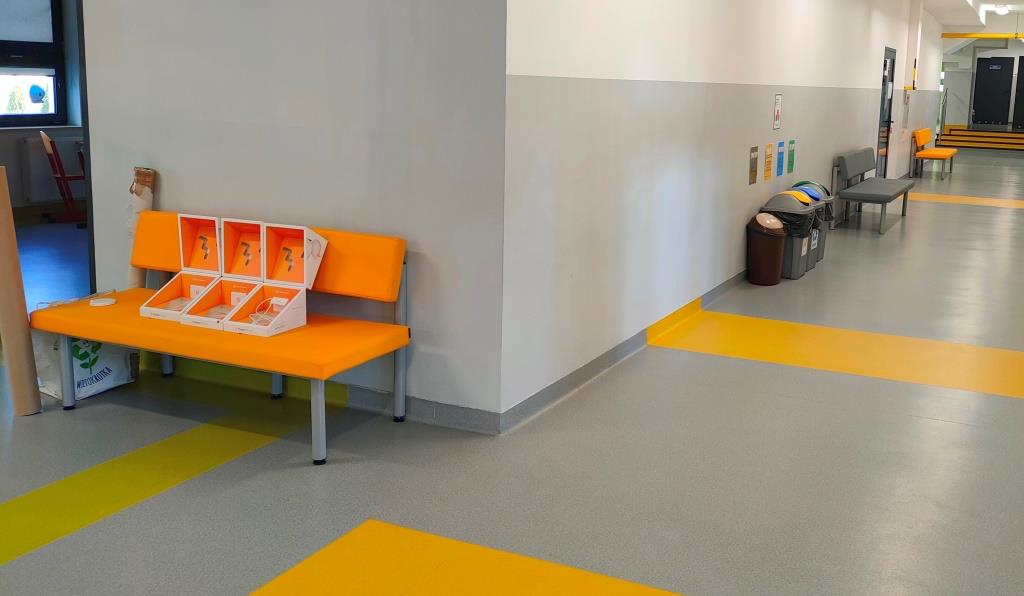 meble korytarzowe ławki tapicerowane do szkoły